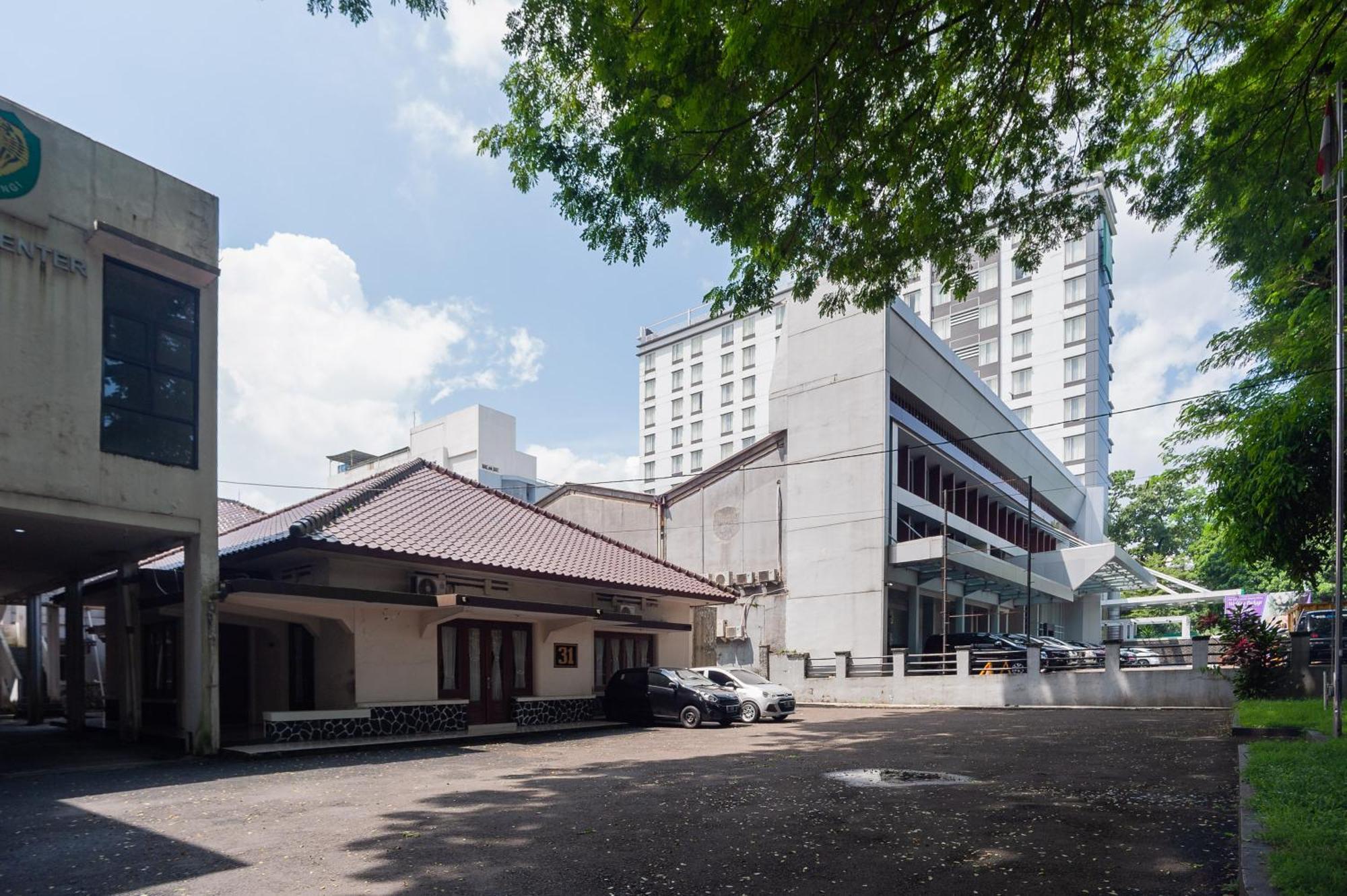Reddoorz Plus Near Rs Pmi Bogor Exteriér fotografie